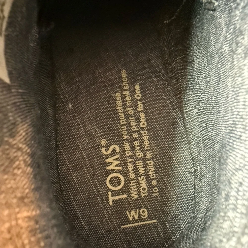 Toms chic black